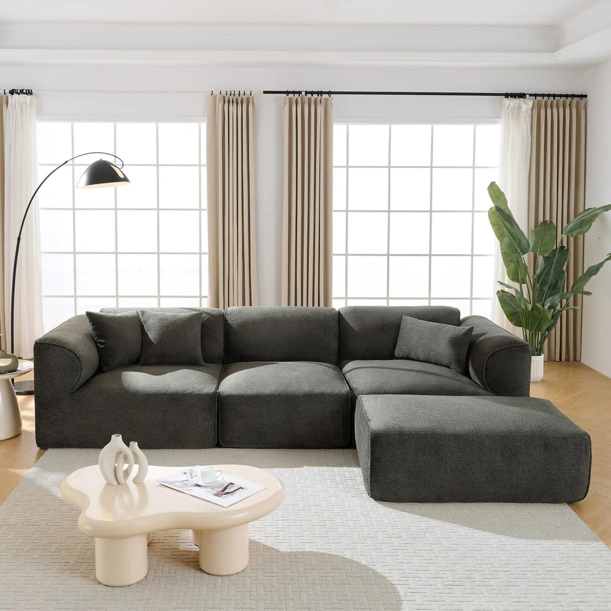 Luxurious Velvet 4-Seater Sofa thumbnail 4