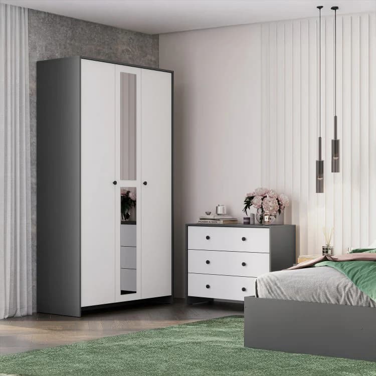 Montauk 5-Piece Bedroom Set thumbnail 3